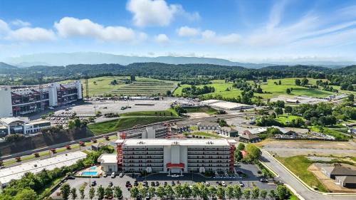 Bluff City Apartment | New 2 Bed 2 Bath Condo with Pool at BMS