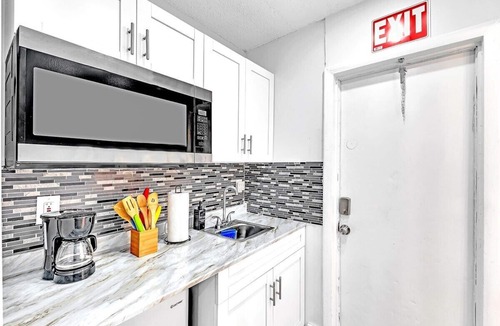 Royal Poinciana House | NEW 2 Bed Studio close to Beach & Casino HA04