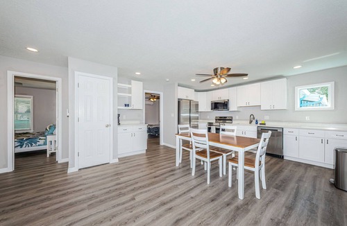 Indian Rocks Beach Villa | New 2 Bedroom Beachside villa suite Stroll to the beach