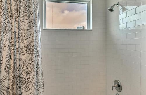 Tampa Heights Apartment | New 3/2 Duplex Minutes From Heart of Tampa -Unit B