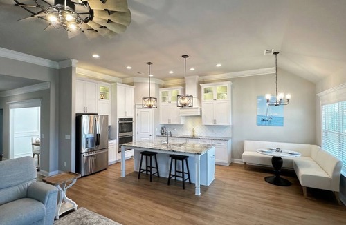 Grovetown House | New 4B Luxury Farmhouse with Horse Farm Views Peaceful Masters Week Stay