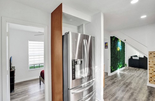 Royal Poinciana House | NEW! 5 minutes from the beach! Cozy retreat in Hollywood!