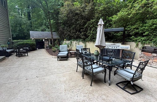 Marietta House | NEW 5BR 10-12 guests Fenced Yard, BBQ, Fire Pit