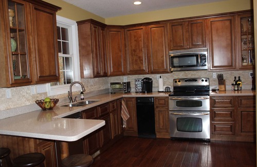 Woodfin House | New 5k sqft, 6 bedrm, 2 acre, Fire pit, Hot Tub, Retreat 5 miles to dwntwn Avl