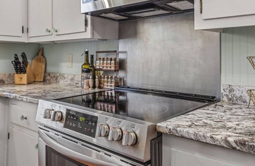 Gainesville House | NEW! A Blue Porch ~ Walk to Square ~ Summer Savings ~ Sleeps 4