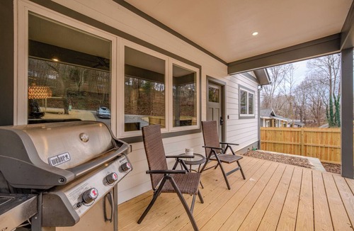 Asheville Cottage | New! Adorable Cottage 10 min to Downtown Asheville