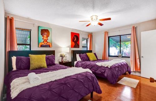 Deerfield Beach Villa | NEW Adorable Villa 7 min to Beach Trampoline