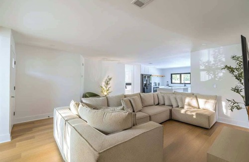 Shore Acres House | New and Cozy 5BR Tampa Retreat, with Pool