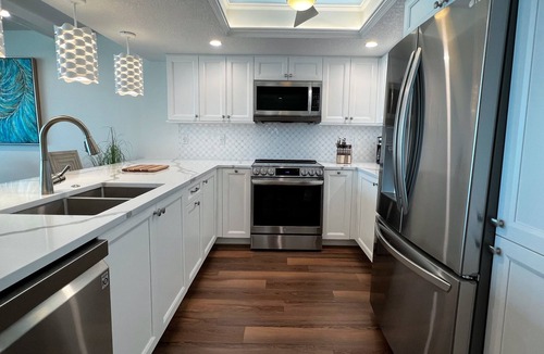 Independence Square Condo | New at Pier House! Renovated and Jaw Dropping Views + Walkable to Everything!