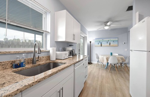 Singer Island Condo | NEW BEACH LISTING, Walk-Beach, Surfing, Scuba, Close-Dining, Wi-Fi