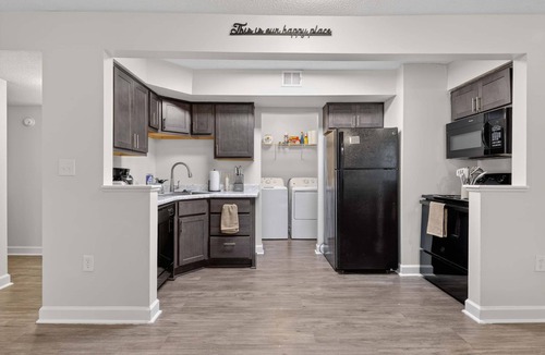 Columbia Apartment | New! Bright & Furnished Home Base Near USC