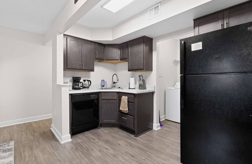 Columbia Apartment | New! Bright & Furnished Home Base Near USC