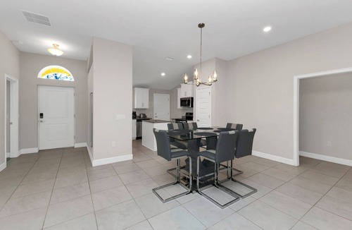 North Port House | New Build 4 BR. 2 BA. Retreat Near Warm Mineral Springs & Beaches. Family choice
