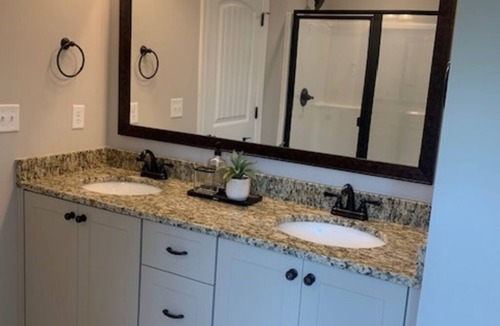 Appling House | New Build Cozy & Quiet House with Distant views. Masters Rental