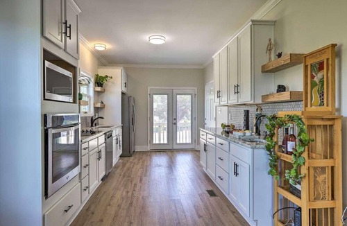 Macon House | New-build modern house in Downtown Macon-Best Location with King Bed & Spa Bath