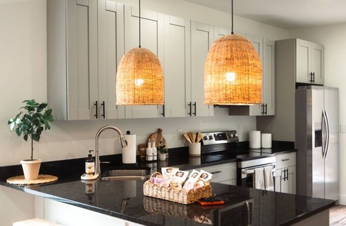 Rossville House | New Build on Magnolia. Quiet & Furnished