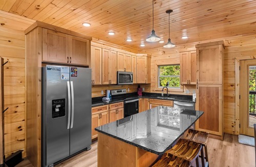 Wears Valley Cabin | New Build*Wears Valley*Sleeps 11*Hot Tub*Relaxing