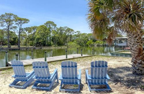 St. George Island House | NEW- Canal Front 3 bedroom Boat dock & Launch