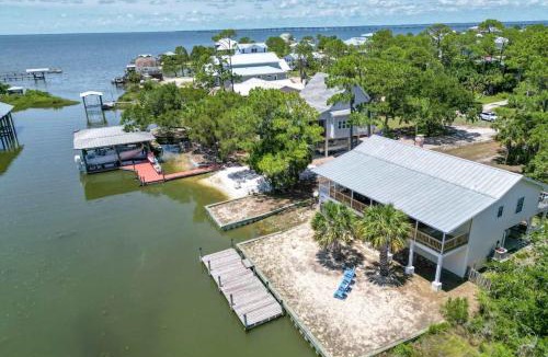 St. George Island House | NEW- Canal Front 3 bedroom Boat dock & Launch
