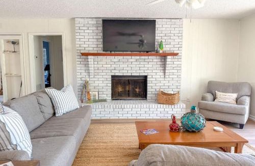 St. George Island House | NEW- Canal Front 3 bedroom Boat dock & Launch