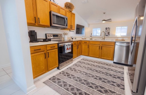 Davenport House | NEW! Castle on Hillcrest- 9 miles to Disney!