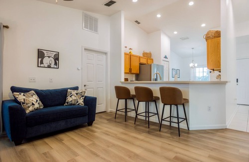 Davenport House | NEW! Castle on Hillcrest- 9 miles to Disney!