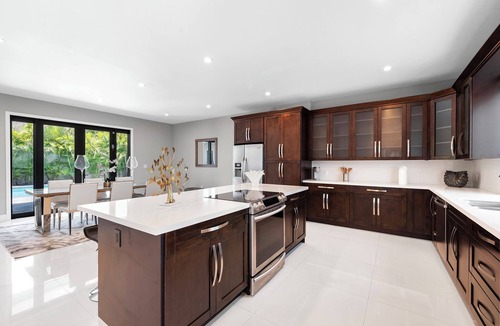 Ludlam House | New Central Miami Home, Sleeps 20, 70' TV, Pool, Game Room, Spacious Backyard