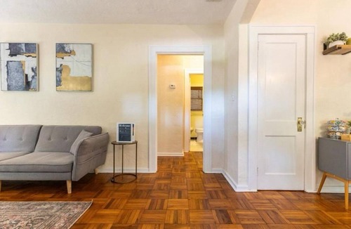 Gainesville House | NEW! Charming 2-Bedroom House - 0.8 Mile Walk to Stadium and Midtown! n
