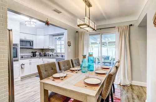 South Pinellas Community Council House | NEW! Charming private bungalow w/hot tub near beaches 3BR