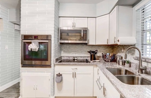 South Pinellas Community Council House | NEW! Charming private bungalow w/hot tub near beaches 3BR