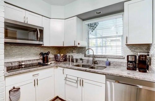 South Pinellas Community Council House | NEW! Charming private bungalow w/hot tub near beaches 3BR