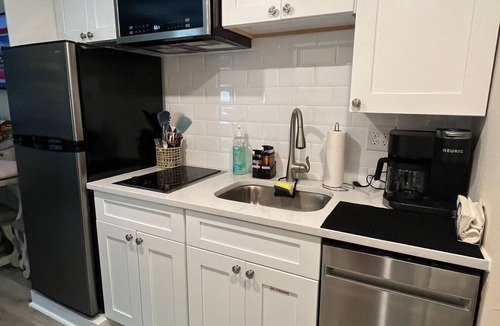 Wildwood Crest Condo | NEW CONDO – Steps to Beach - Sleeps 4-5 - Heated Pool