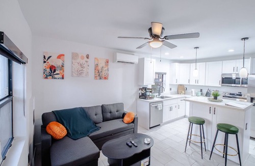 South Middle River House | NEW CONSTRUCTION!Modern Getaway Peaceful/Private Minutes away from Entertainment