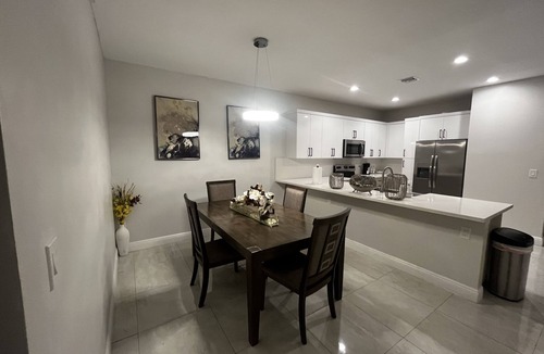 West Park House | New Construction clean 3 Bedroom 2 full Bathroom , Fully equipped kitchen