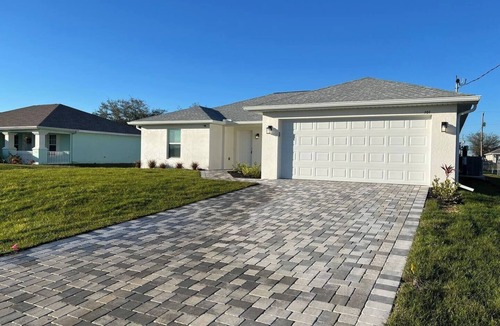 Mariner House | New Construction Home w/Lanai & Large Backyard