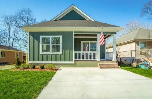 Chattanooga House | New Construction Home Fenced Yard Downtown