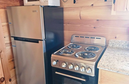 Hiawassee Cabin | NEW Cozy 1-bedroom tiny house in the beautiful Hiawassee, Georgia Mountains.