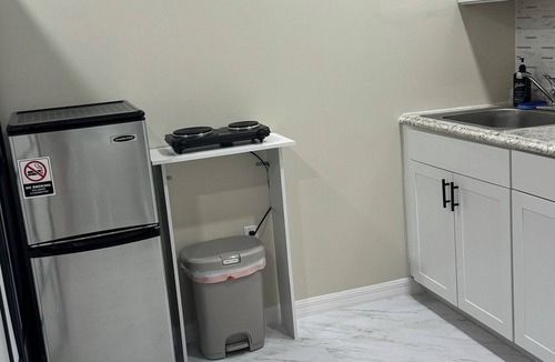 Bloomingdale House | New cozy apartment with bathroom and kitchen in Tampa