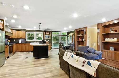 Crossville Cabin | NEW! Cozy Cove Escape - Lakeside Retreat