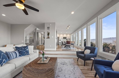 Missionary Ridge House | NEW! Crestview Heights | Downtown Views | Hot Tub