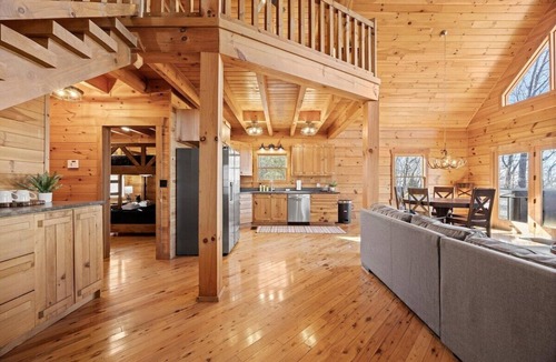 Trenton Cabin | NEW Crossbow Cabin | Mtn Cabin w/Views | Sleeps 10