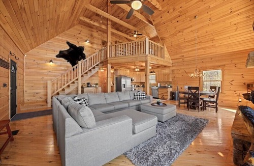 Trenton Cabin | NEW Crossbow Cabin | Mtn Cabin w/Views | Sleeps 10