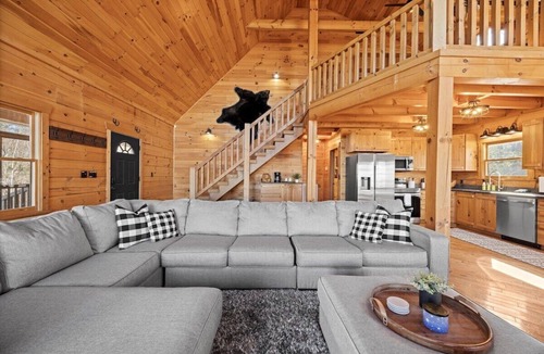 Trenton Cabin | NEW Crossbow Cabin | Mtn Cabin w/Views | Sleeps 10