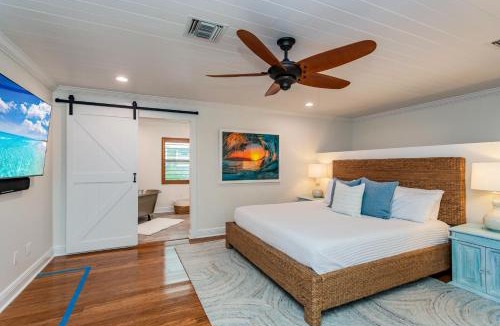 Colin Park House | New Dolce Vita Pool Across from Beach Access Walk to River Access Close to Flagler