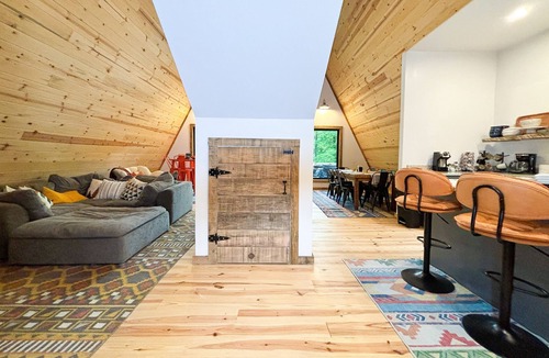 Etowah Cabin | NEW! Escape, Unplug, Reconnect at Three Arrows A-Frame Retreat in Etowah, TN