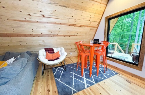 Etowah Cabin | NEW! Escape, Unplug, Reconnect at Three Arrows A-Frame Retreat in Etowah, TN