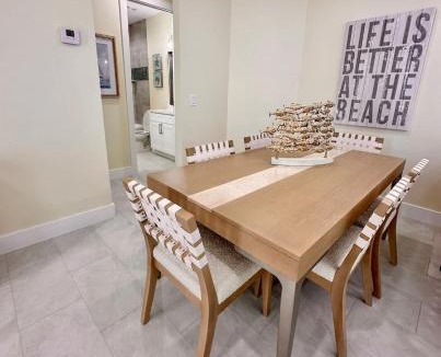 Mid Island House | New everything walk to BEACH