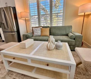 Mid Island House | New everything walk to BEACH