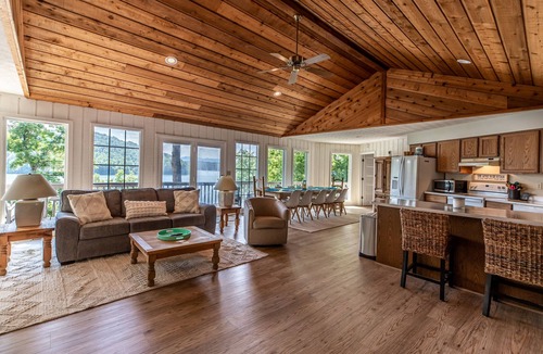 Big Creek House | NEW FIREPIT! BIG CREEK, DOUBLE SLIP DOCK W/SLIDE IN COVE POINTE! AMAZING VIEWS!
