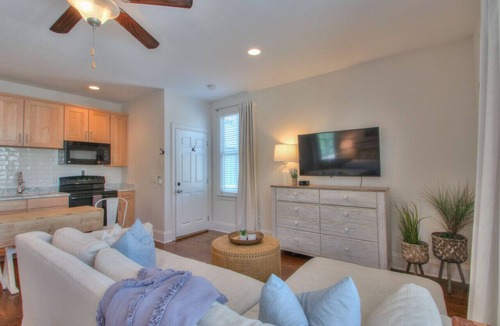 Franklin Apartment | New! Franklin Studio - walk to the square